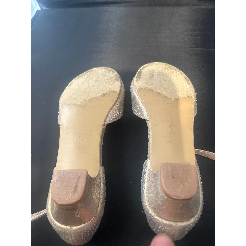 Badgley Mischka Girls Gold Glitter Rhinestone Ankle Strap‎ Dress Shoes Size 2